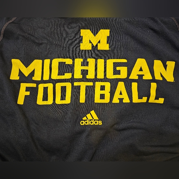 Michigan Wolverines Long-sleeved T-shirt. Size:XL. - Picture 3 of 7